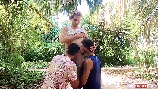 Hot Latino Threesome: Wild Load Swapping Under Steamy Sheets – LatinLeche
