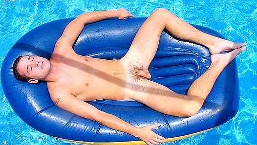 Jacking Off Outdoors: Drews Massive Hard-on Gets Attention – Blowjob Action 18+