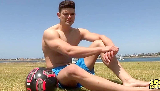 Hard Horny: Muscle Twink Juggles His Big Dick On Cam – Sean Cody