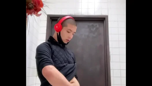 Fast Heat: Blowjob Rough Finish in the Mens Room – 18+