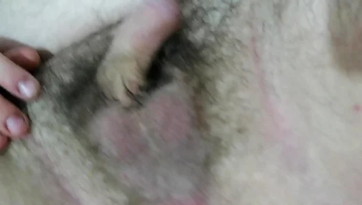 Big-Titted Bear Pries Open for Camera — Chubby Stud Shows Off Massive Ass Live – 18+