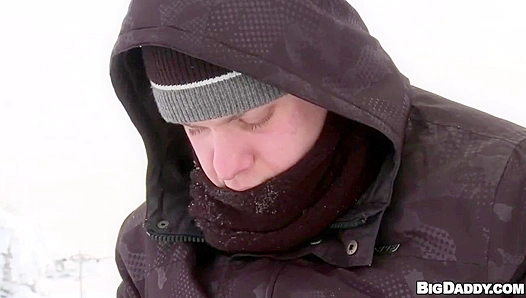 Steamy Ski Getaway: Paul Claims Martys Thick Load Amid Snowy Peaks – GayResortX 18+
