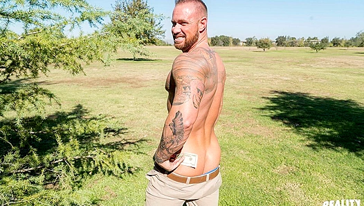 Tattooed Stud Takes Cash for Intense Bareback Session – Hot Straight-Chasing Fun