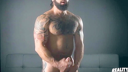 Manuel de Boxers Chiseled Physique Throbbing UnCut Cock On Display – RealityDudes