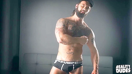 Manuel de Boxers Chiseled Physique Throbbing UnCut Cock On Display – RealityDudes
