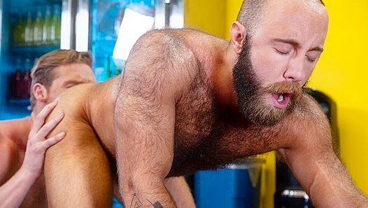Hot Solo Session: Cuddly Bear JERKS OFF at Dark Trainyard – RyanStone 18+