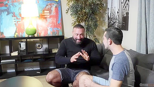 Horny Bears Soak Each Other: Julian, Alex Aiden Get Filthy – GayThrobs 18+