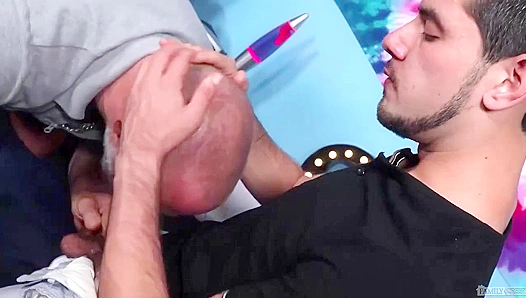 Big Muscle Bear Daddies Turn On Young Aiden While Moms Away – BbW Gay TV 18+