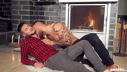 Jerome Gets Wild: Horny Bears Fuck Hard Raw on the Floor – HotBears 18+