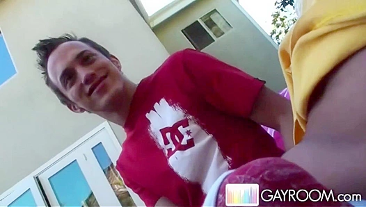Brice Carson Goes Wild Outside with a Horny Busty Twink – GayRoom 18+
