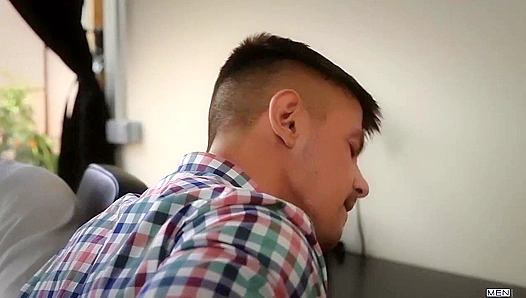 Tomas Takes On Tonys Massive 10 Tool In Steamy Office BJ – GayPornHub